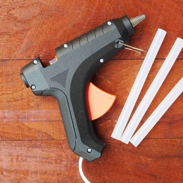 how to use hot glue on glass