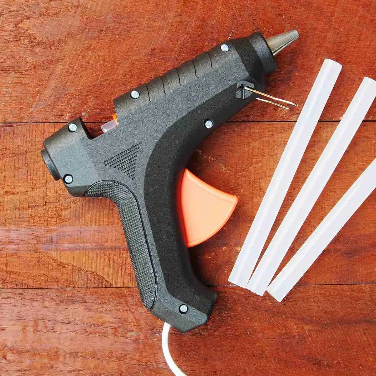 how to use hot glue on glass